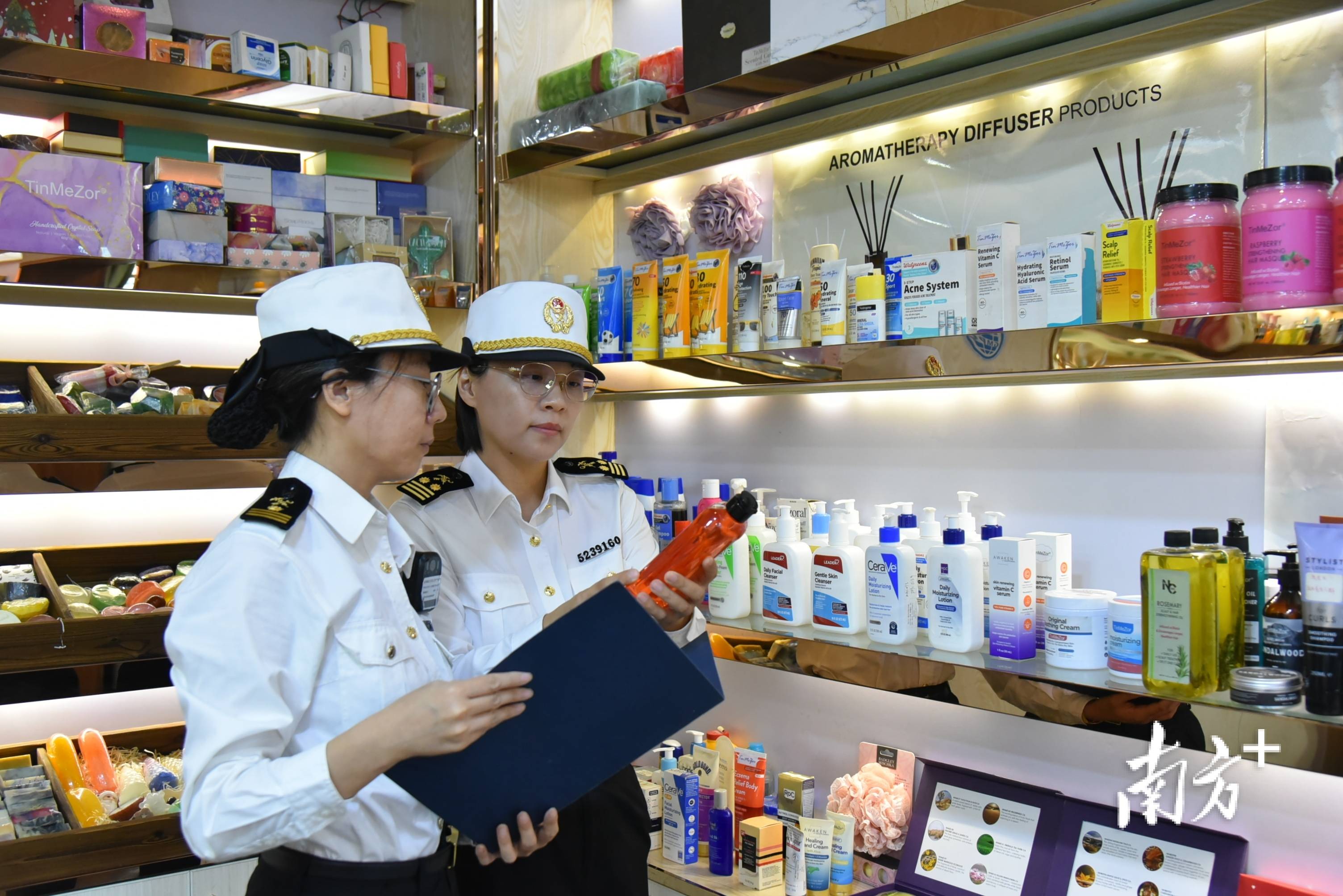 济” 国货美妆“保湿”出圈mg不朽情缘抢滩“冬日经(图1)